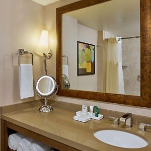 One-Bedroom Executive Floor King Suite